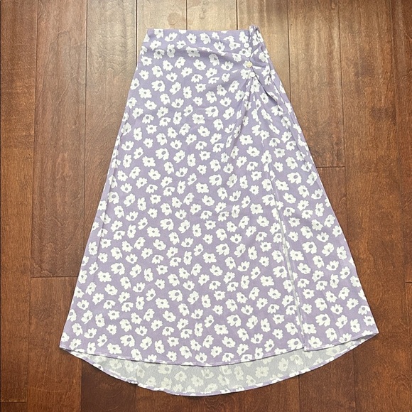 Princess Polly Lavender Floral A-Line Skirt with Cute Button Detail, Size 0 - Picture 1 of 12